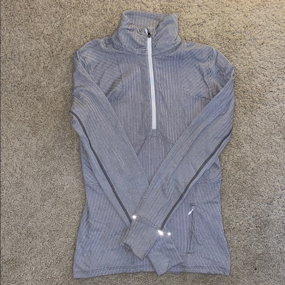 Lululemon quarter zip size 6